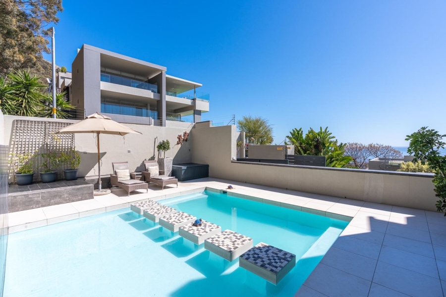 5 Bedroom Property for Sale in Fresnaye Western Cape